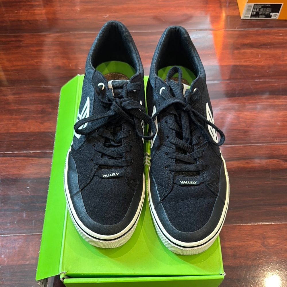 Cariuma Vallely Black Men's Shoes